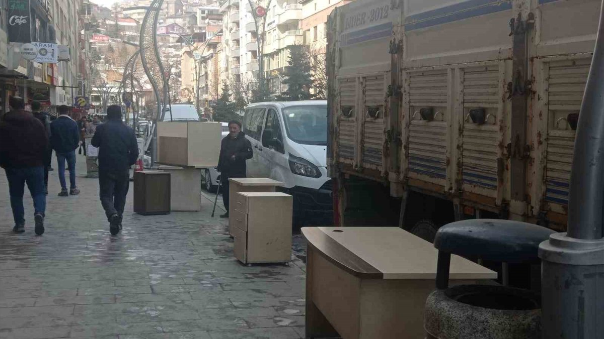 Hakkari SGK binası 'depreme dayanıksız' olduğu için boşaltıldı