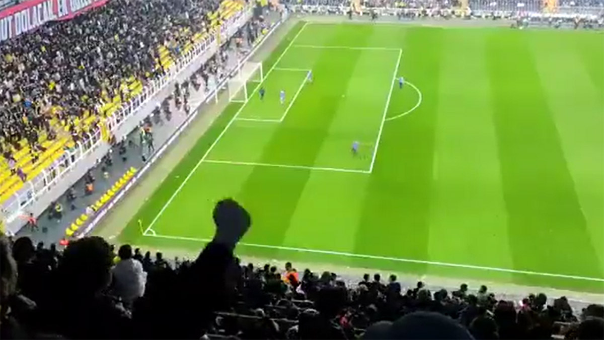 Fenerbahçe tribünlerinden 'hükümet istifa' sloganları