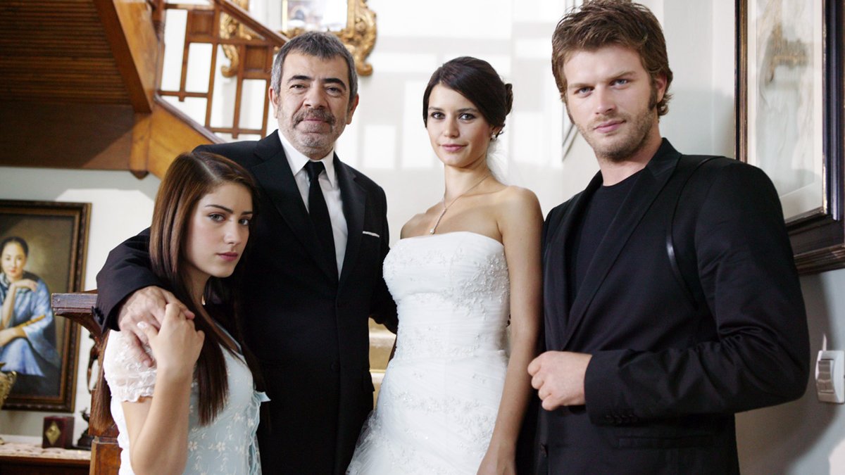 Aşk-ı Memnu'nun 'Adnan Bey'i herkesi şaşırttı! Adnan Bey karakterine bakın hangi ünlü oyuncu hayat verecek