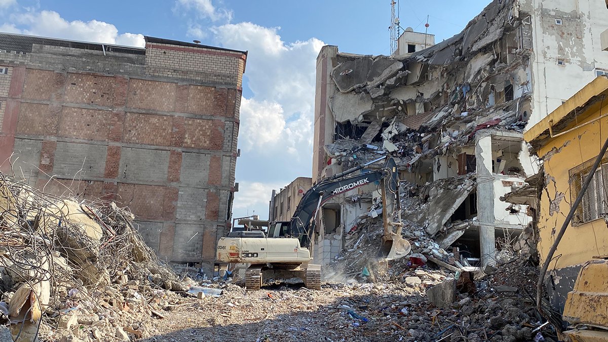 Osmaniye'de 140 bina yıkıldı