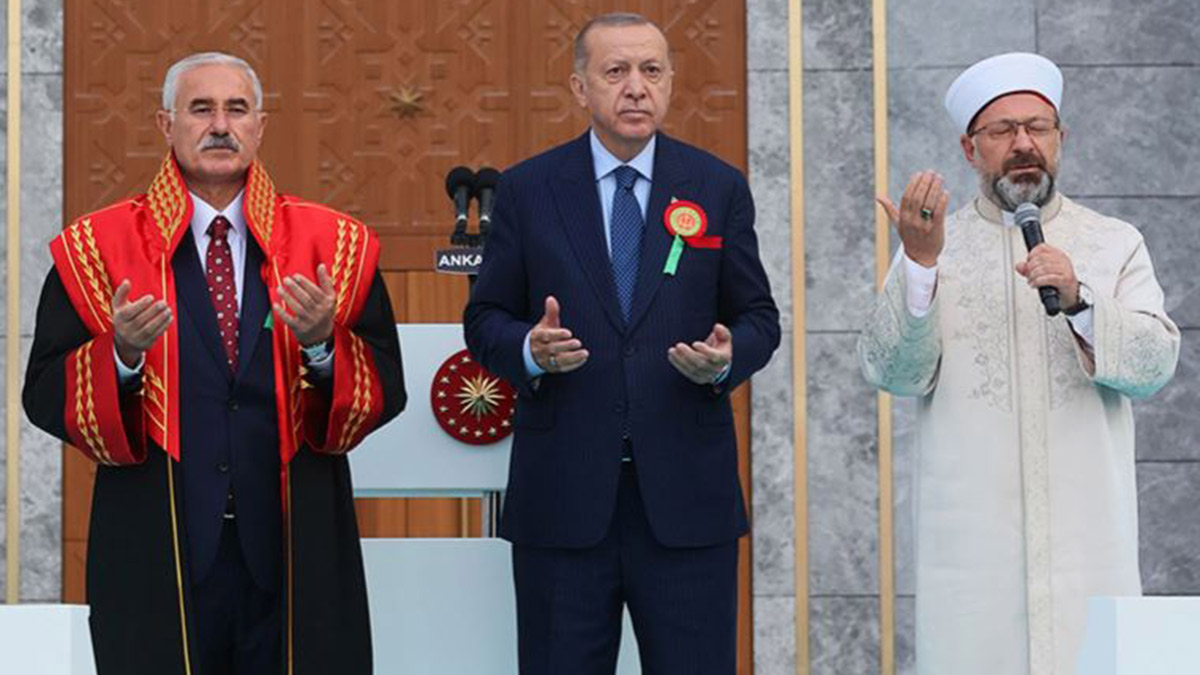 Devlet, din veya gölge etmeyin hakikat başının çaresine bakar