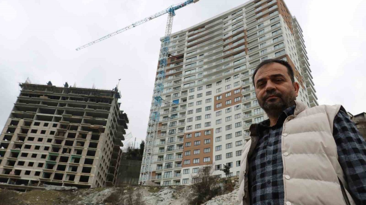 Yaptığı 24 katlı binayla sosyal medyanın gündeminde: 'Hangi müteahhit kendi yaptığı binada oturur?'
