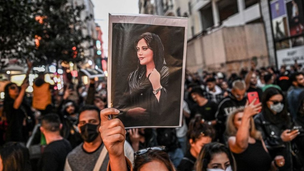 İran'da 650 kız öğrenciyi zehirlediler: Sağlık Bakanı skandalı doğruladı