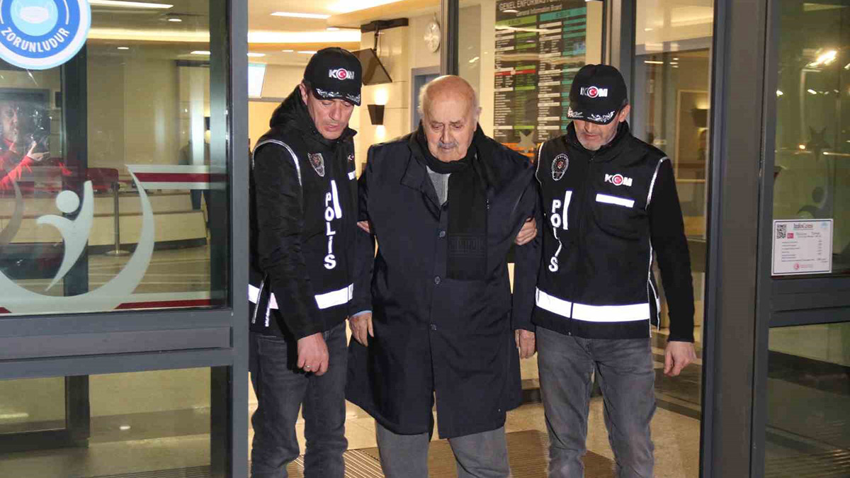 105 kişiye mezar olan sitenin sahibi kendini savundu: Deprem yıktı hatamız yok