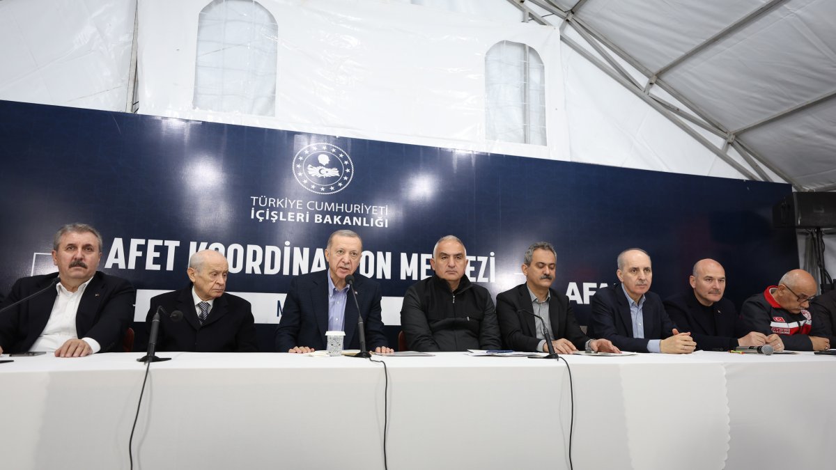 Afet bölgesinde konuşan Erdoğan yine 1 yıl süre istedi: 'Bu işi bizden daha adil yapacak kimse yok'