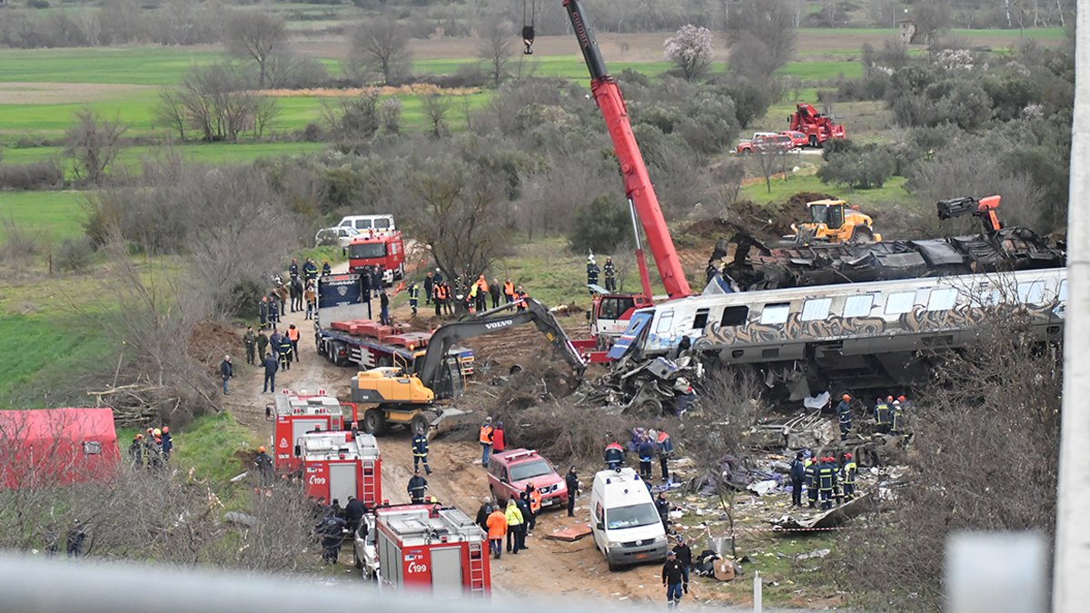 Yunanistan'da tren faciası: 32 ölü, 85 yaralı