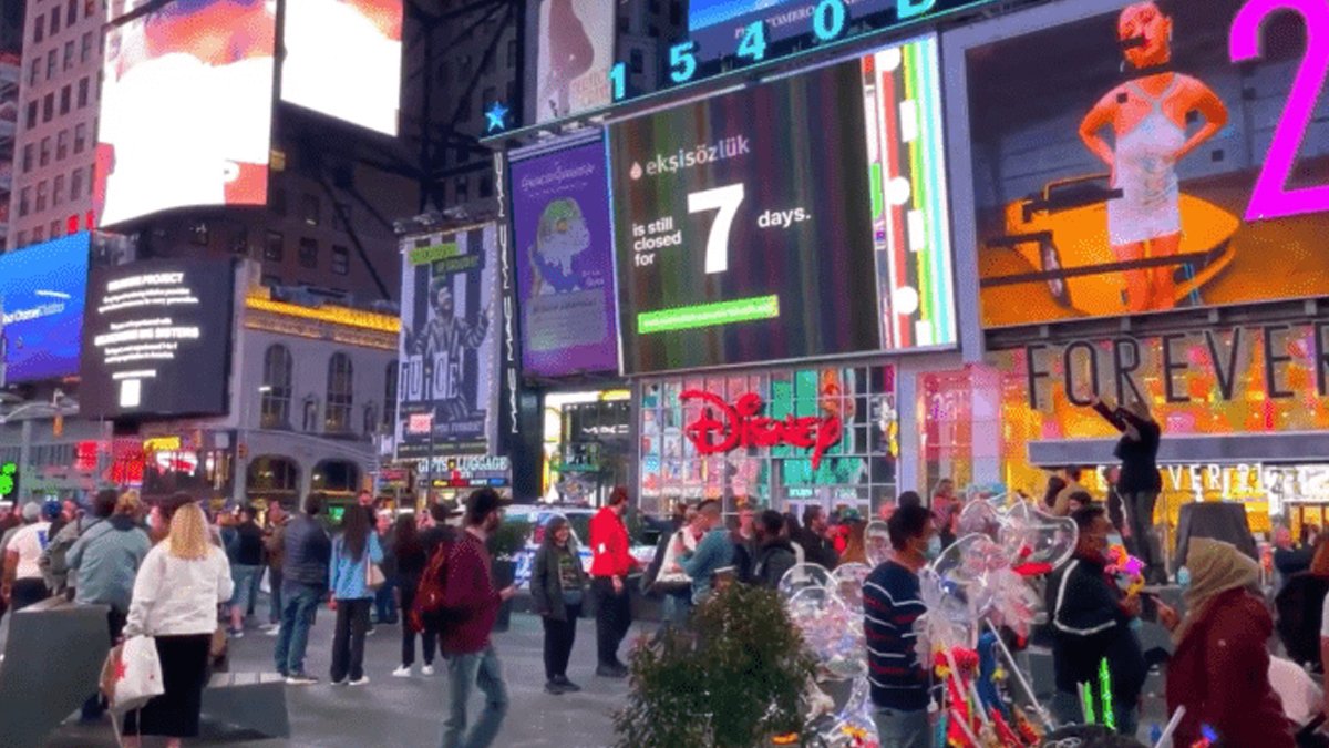 Sansürün yedinci günü: Ekşi Sözlük'e kilit Times Meydanı’nda