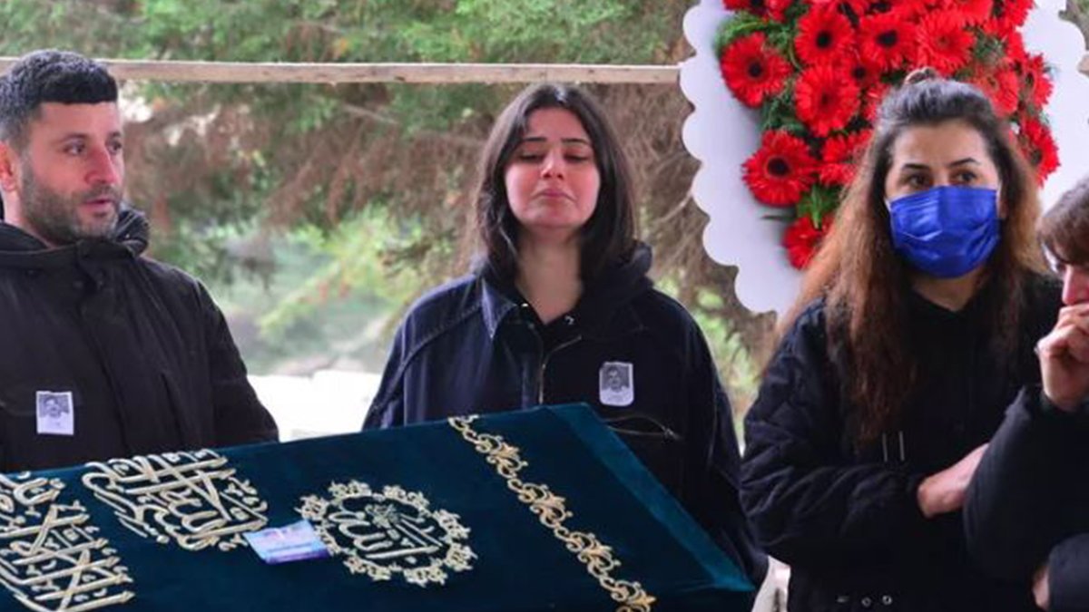 Son bakış... Helin Kandemir babasını gözyaşlarıyla uğurladı