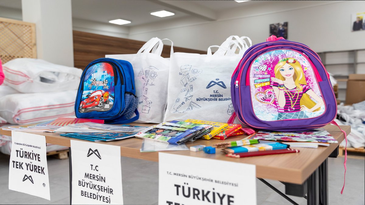 Büyükşehirden depremzede öğrencilere kırtasiye desteği