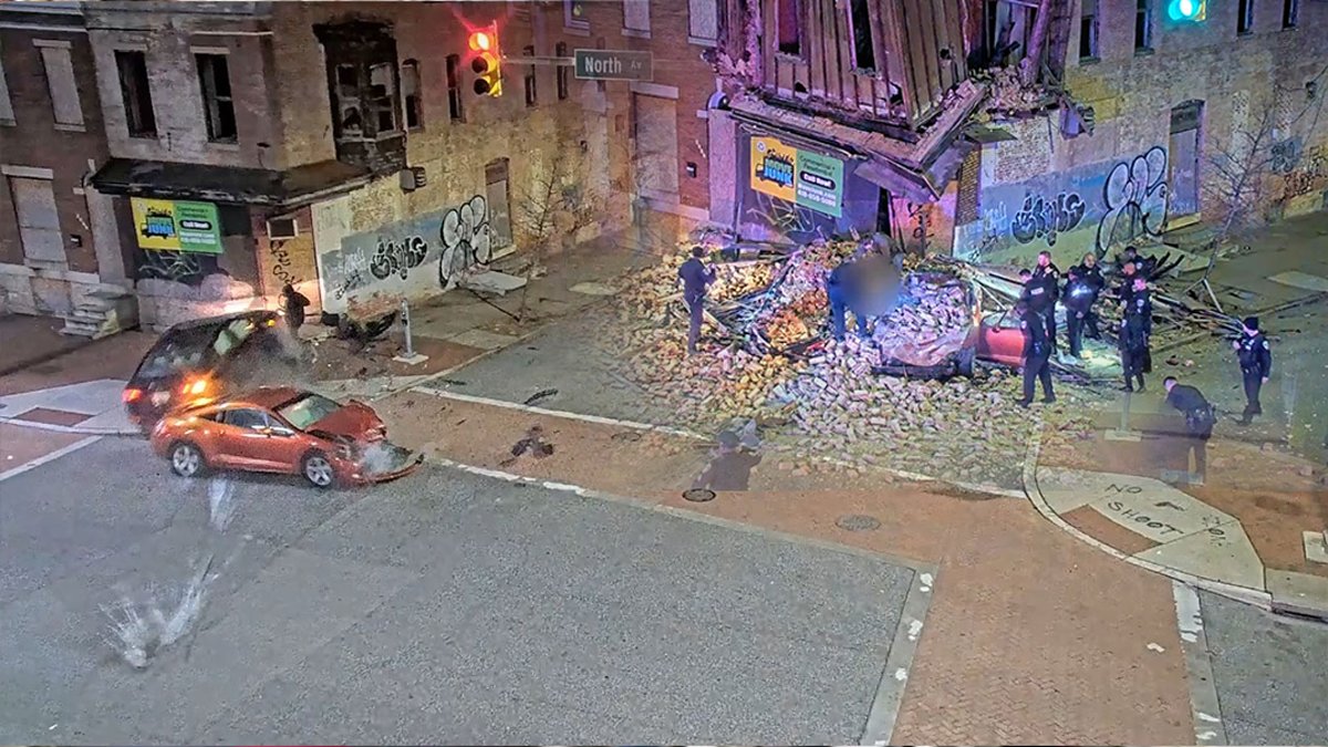 ABD'de çalıntı araç kovalaması enkaz altında bitti! Durduramayınca olanlar oldu...