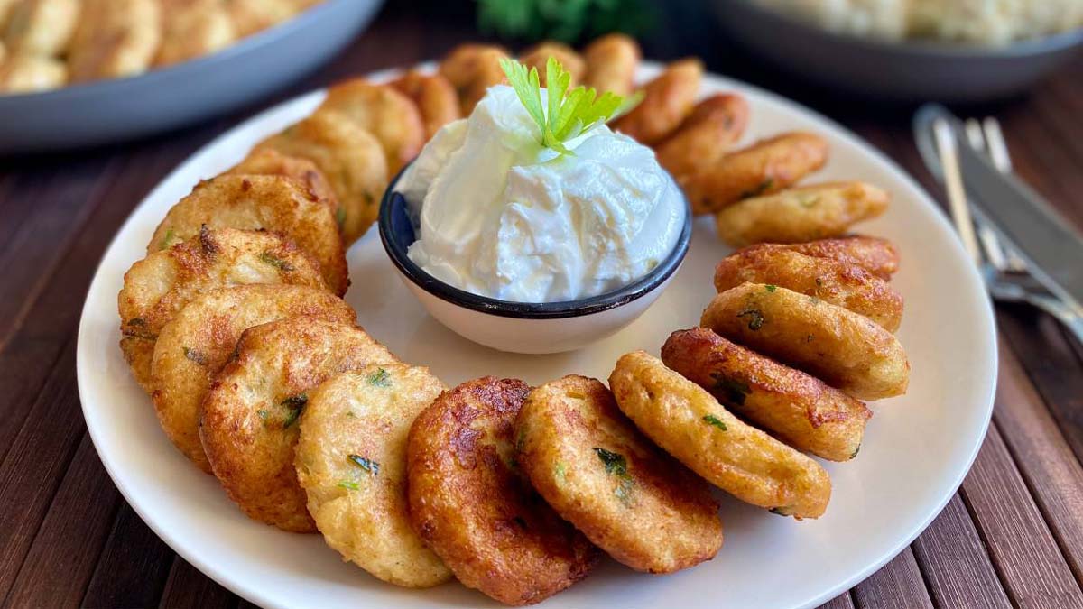 Karnabahar yemeyene hem lafını hem de parmaklarını yedirecek muhteşem karnabahar köftesi! Deneyenlerin tadı damağında kalıyor