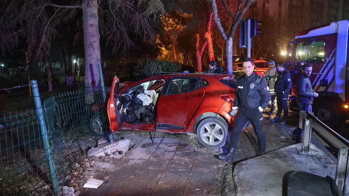 17 yaşında sürücü, ruhsatsız 3 silah... Bakırköy'deki feci kazada ölü ve yaralılar var