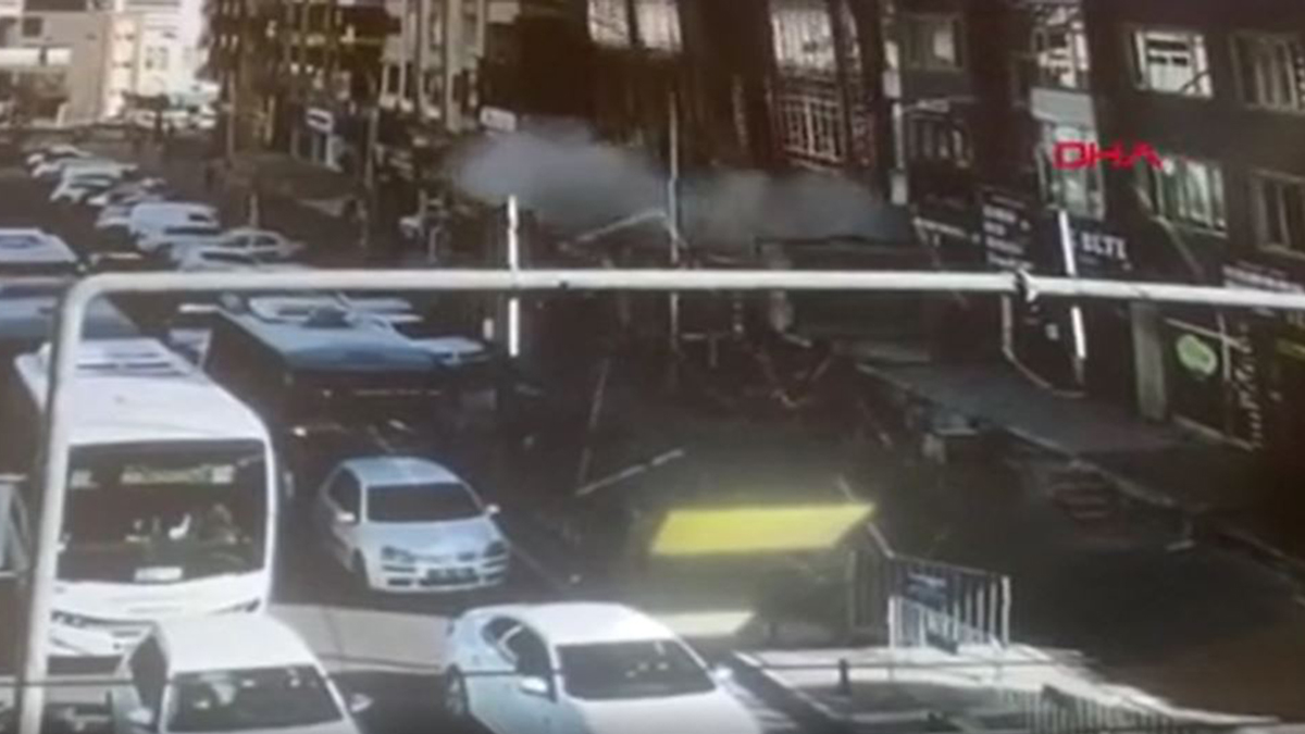 Şanlıurfa'da ağır hasarlı olan 6 katlı bir bina çöktü