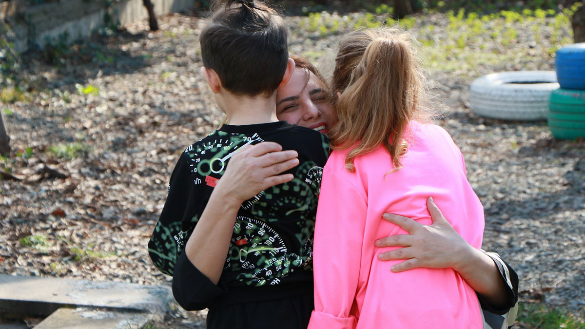 Yüz binlerce başvuru yapıldı! Refakatsiz çocuklar için 'gönüllü aile' ile 'korucuyu aile' arasındaki farklar neler?