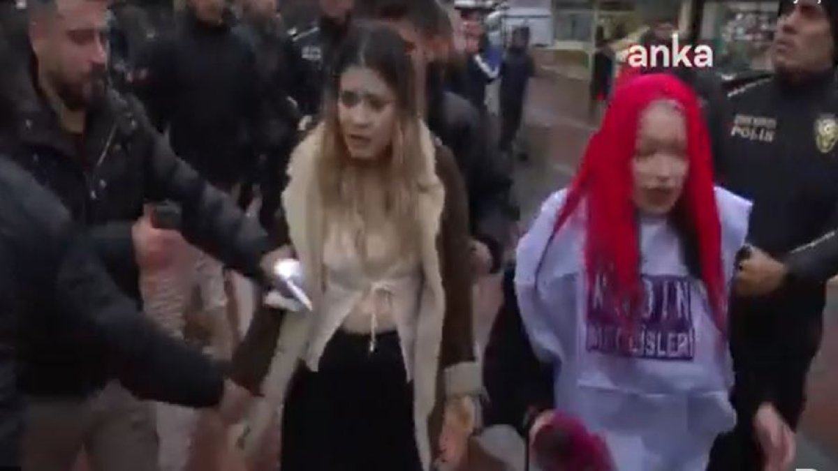Ankara'da 'Hükümet istifa' sloganı atan kadınlara gözaltı
