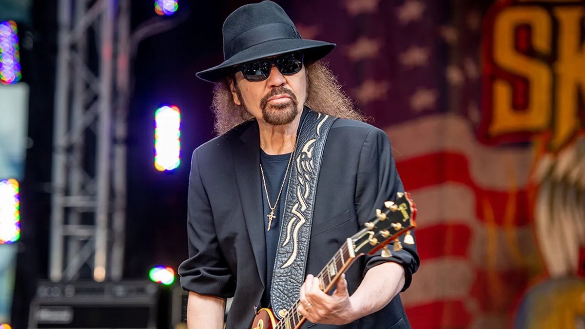 Uçak kazasından kurtulan gitarist Gary Rossington öldü