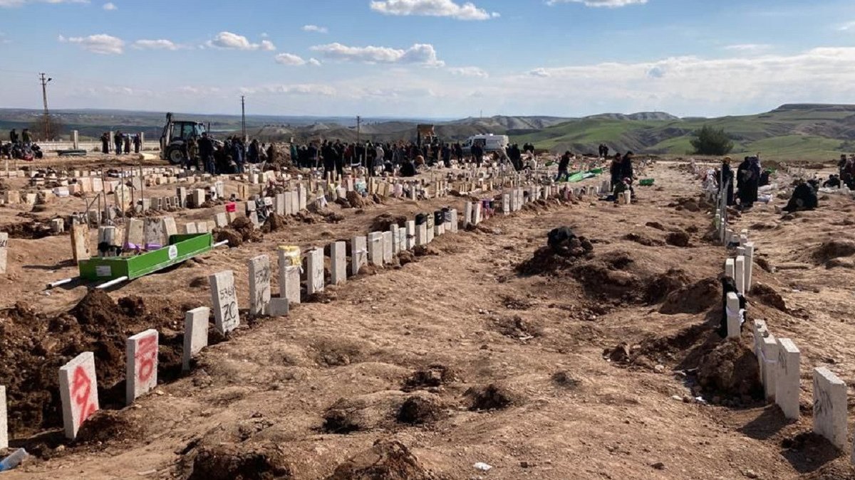 Sevdiklerini arıyorlar: Depremin kayıpları nerede?