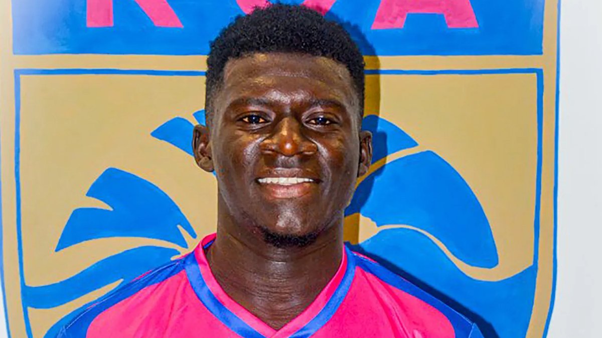 21 yaşındaki futbolcu sahada kalp krizi geçirerek öldü