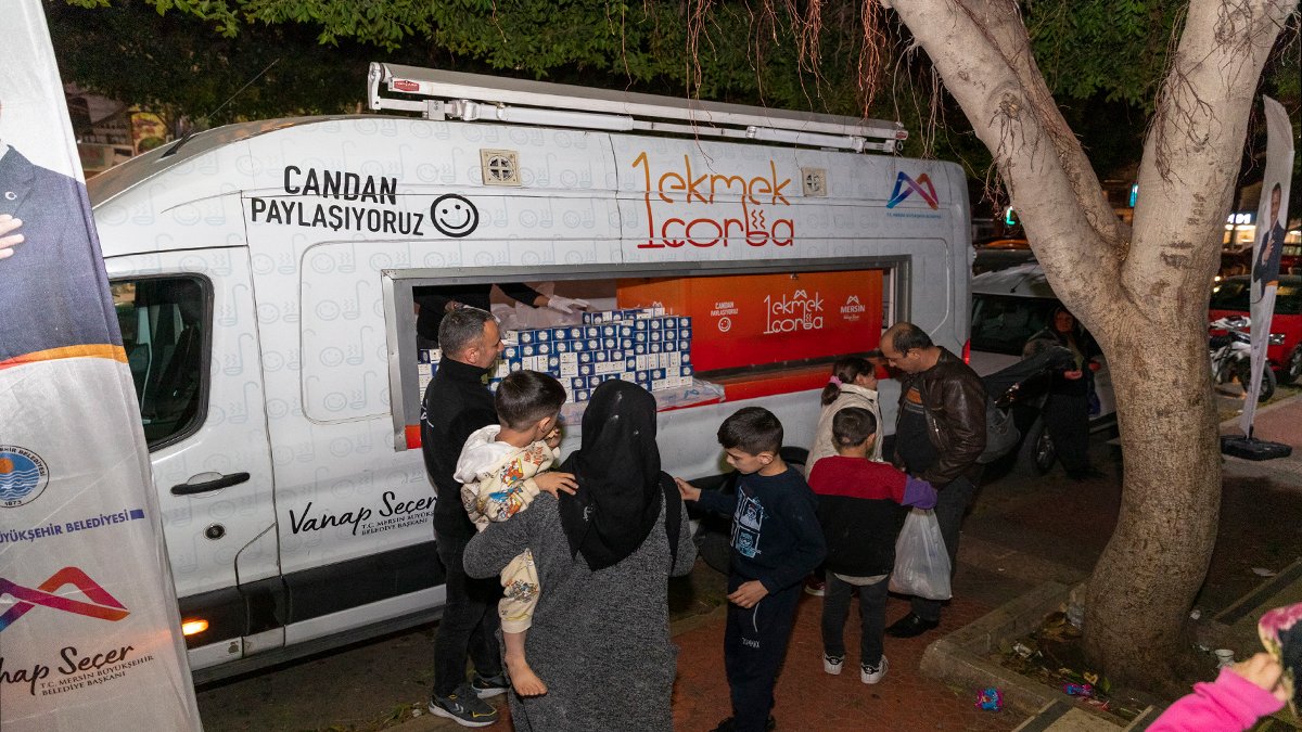 Büyükşehir'in kandil simitleri bu kandilde hem Mersinlilere hem de depremzede vatandaşlara ulaştırıldı