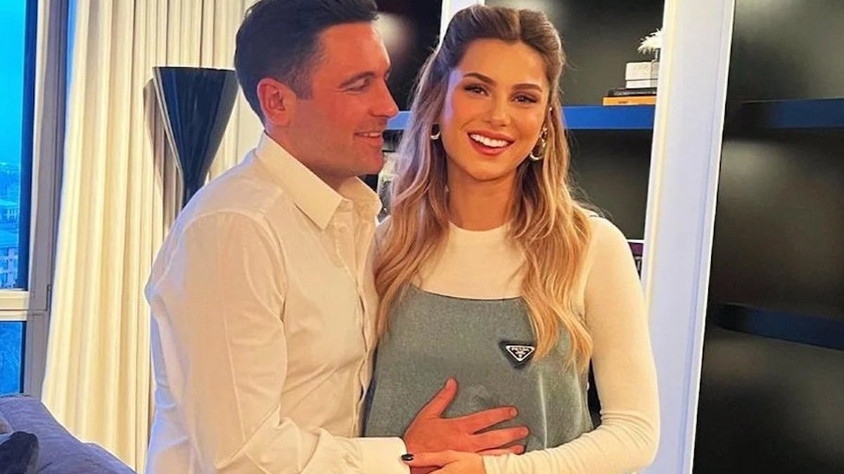 Hacı Sabancı ile Nazlı Kayı'dan bebek müjdesi