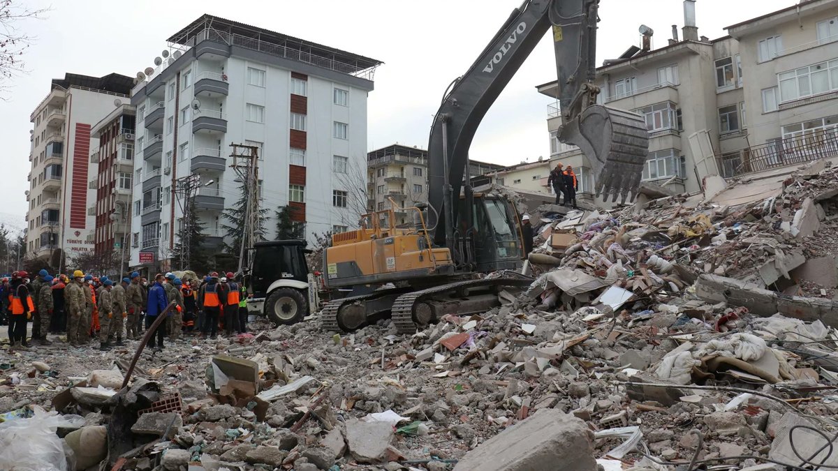 Uzman isim 'asbest' tehlikesine işaret etti: Topraktan tekrar havaya karışabilir