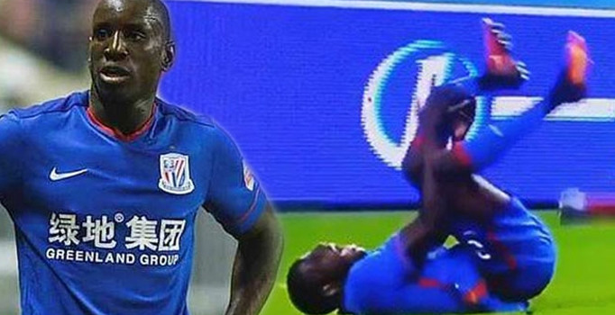 Demba Ba emekliliğe ayrılmama kararı aldı