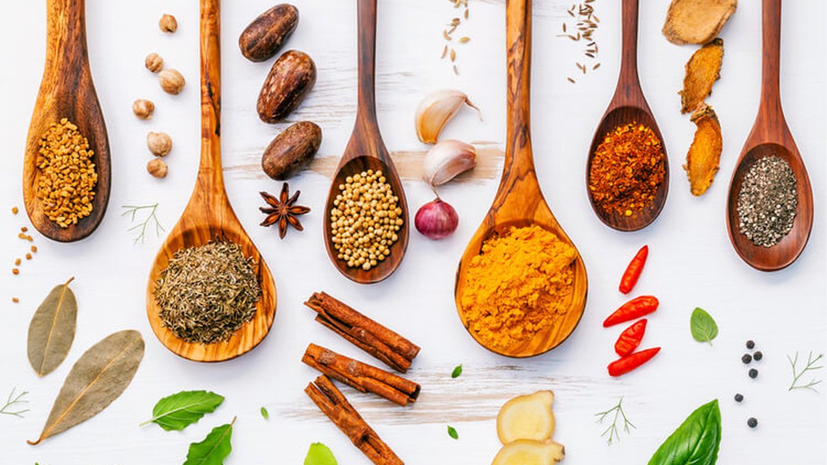 Yemeklere bu baharatı eklerken dikkat! Çok büyük bir hata yapıyor olabilirsiniz