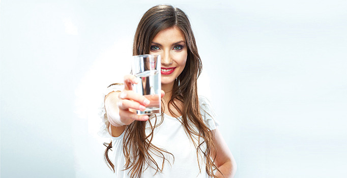 Hollanda ve İngiltere’de  su içmenin kilo verme üzerindeki etkisi incelendi