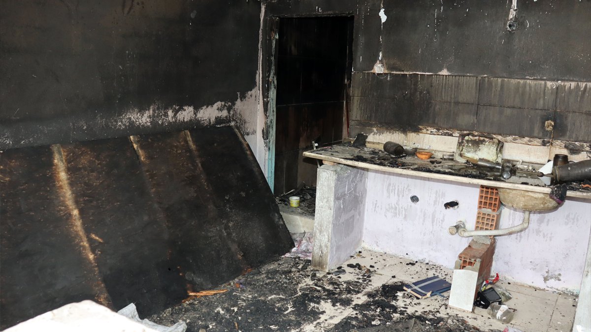 Cezaevinden çıkan eşiyle tartışıp evi yaktı