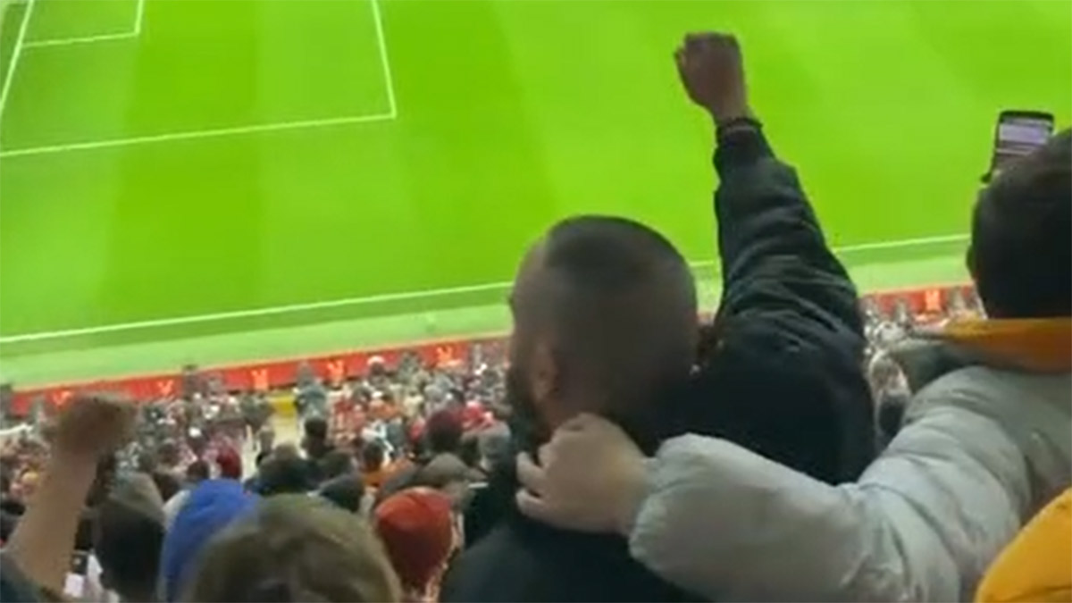 Kadıköy ve Vodafone Arena'nın ardından aynı slogan: Galatasaraylılar da istifaya çağırdı