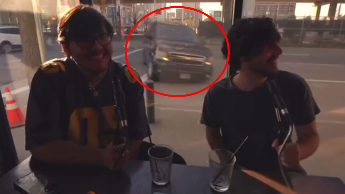 Korkunç kaza kamerada! Her şeyden habersiz canlı yayın yapıyorlardı...