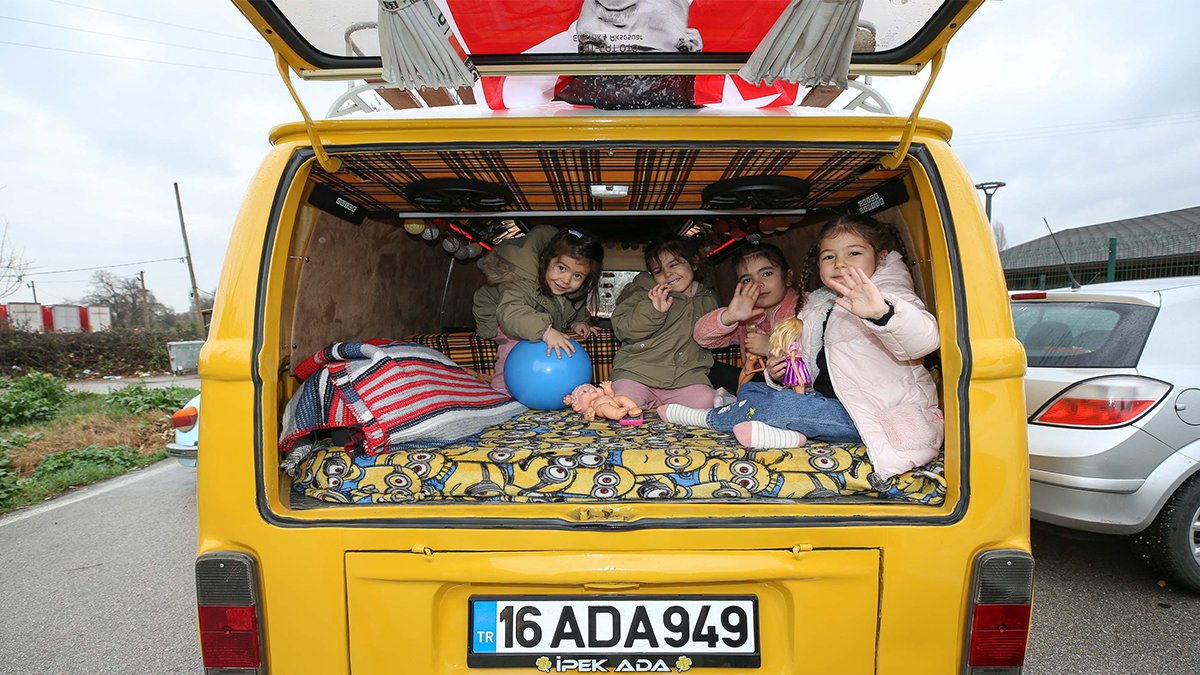 Depremzede aileler Nilüfer’de şehir turu atıp müze gezdi