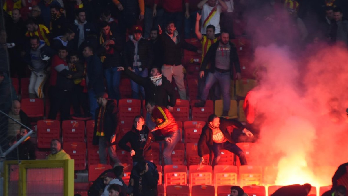 İzmir'deki olaylı derbide işaret fişeği atan sanıktan savunma: Bir anda elimden kaydı