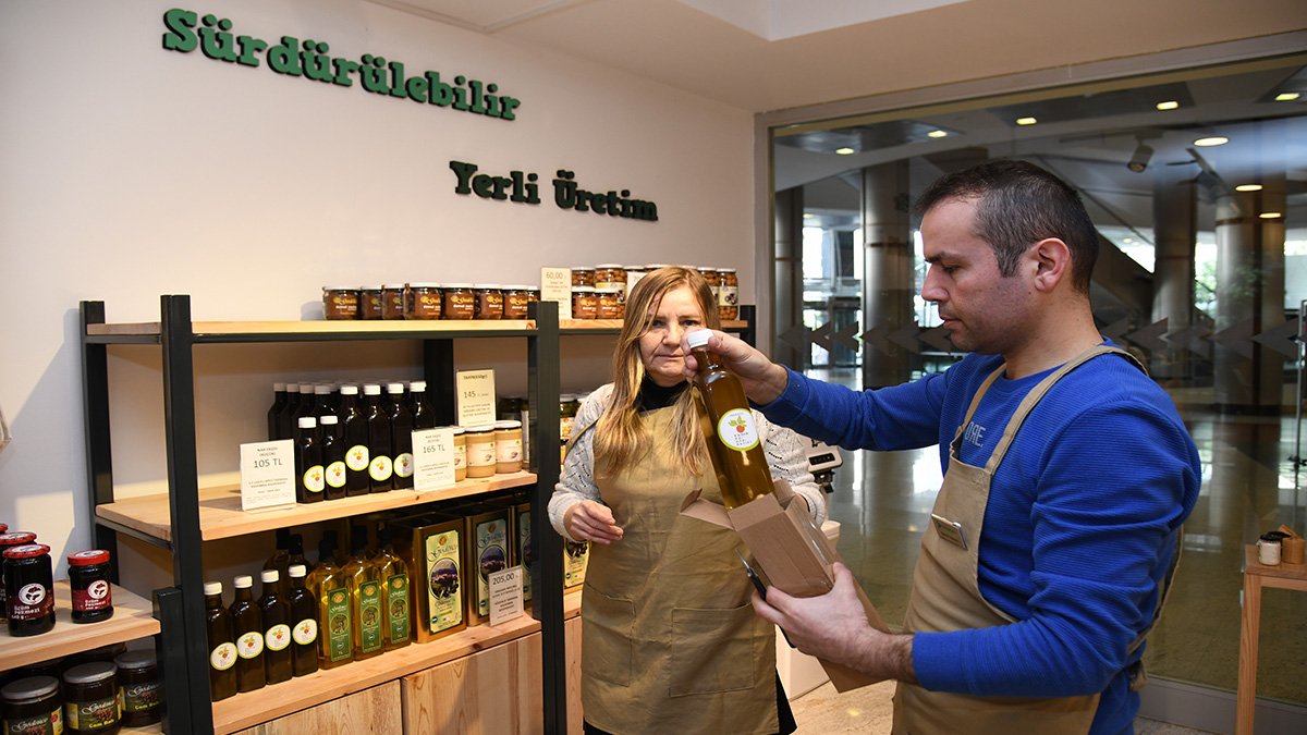 Kadıköy'de depremzede yerel üreticilerle dayanışma pazarı kuruluyor