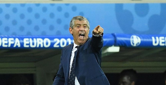 Portekiz şampiyon hoca Fernando Santos'la devam dedi