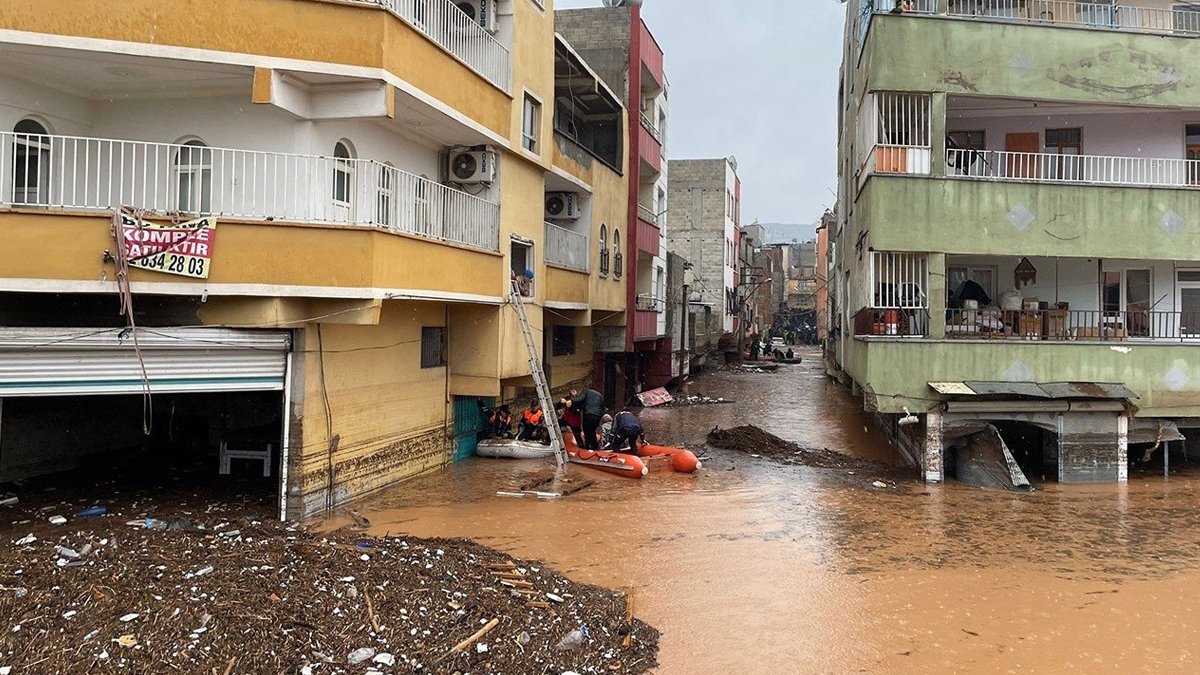 Sel felaketinde can kaybı 17'ye yükseldi