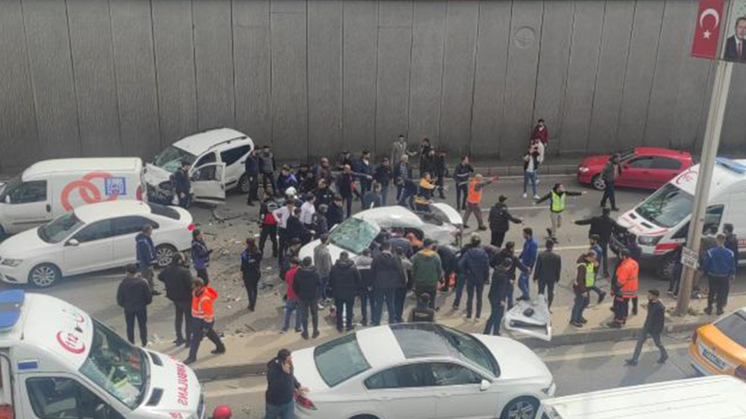 Diyarbakır'da zincirleme kaza: Ölü ve yaralılar var
