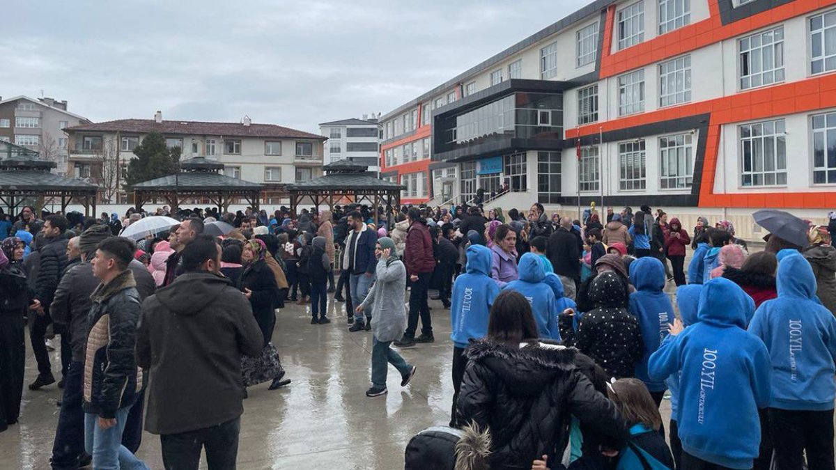 Bolu'da deprem nedeniyle eğitime 1 gün ara
