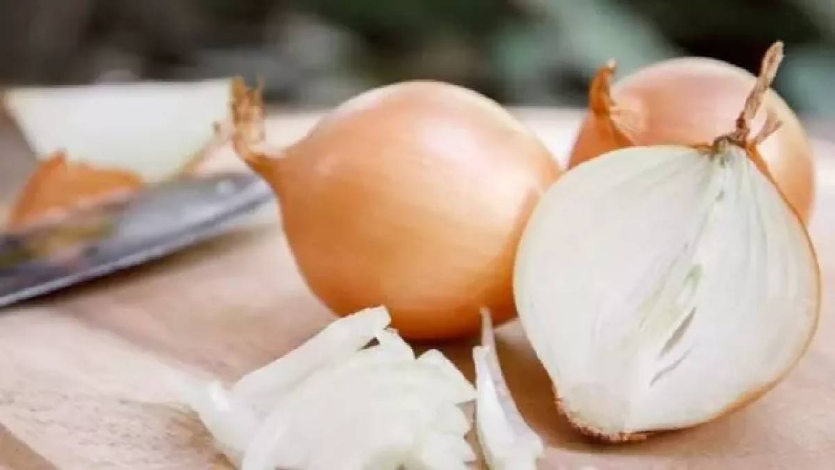 Boynunuza soğan bağlayıp bekleyin! Vücudunuza yarattığı etkiye inanamayacaksınız