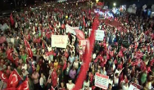 FETÖ'nün darbe girişimi kapsamında Denizle'de 9 emniyet personeli tutuklandı