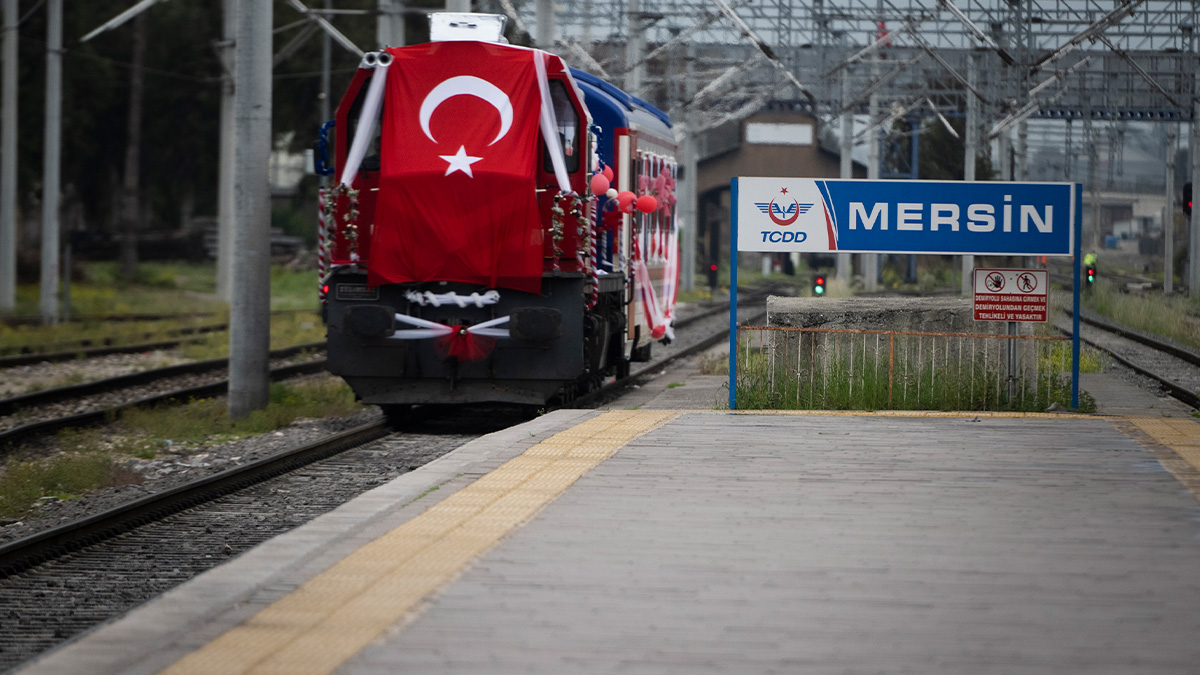 "Cumhuriyet'in ikinci yüzyılında Türkiye'ye en üst seviyeye çıkaracağız"