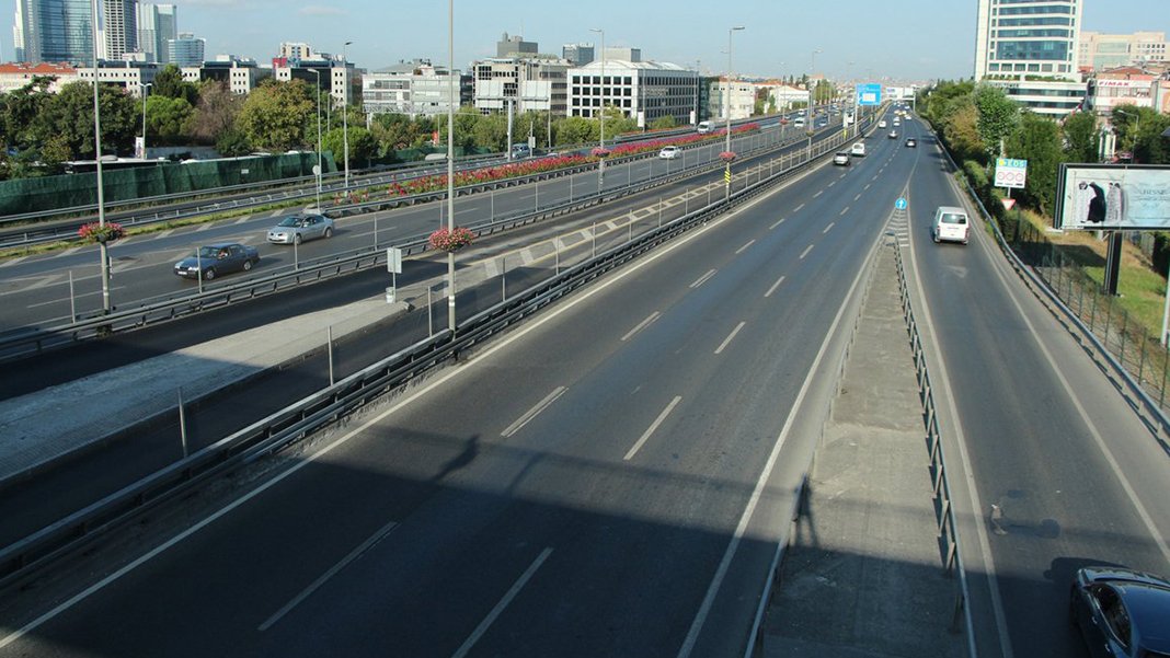 İstanbul'da bazı yollar trafiğe kapatılıyor