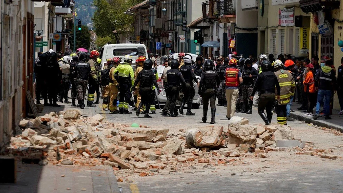 Ekvador da 6 7 büyüklüğünde deprem