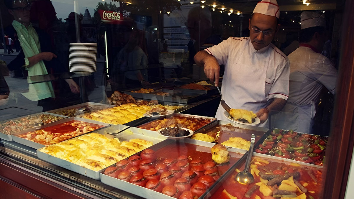 Orucunu dışarda açmak isteyenlere kötü haber! İftar menüleri ceplere alev aldıracak: Bakın bir ailenin iftar maliyeti ne kadar!