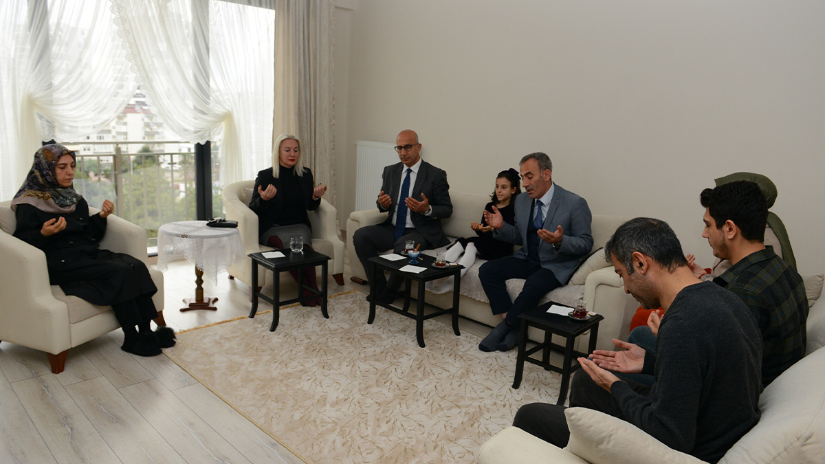 Şehit ailelerine anlamlı ziyaret