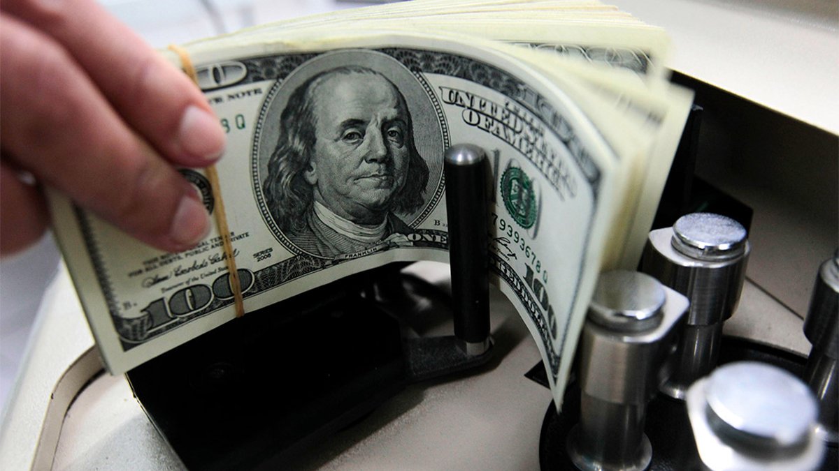 İktidar dolara karşı bütün kuralları askıya aldı: Kuru tutmak için her gün yeni yasak