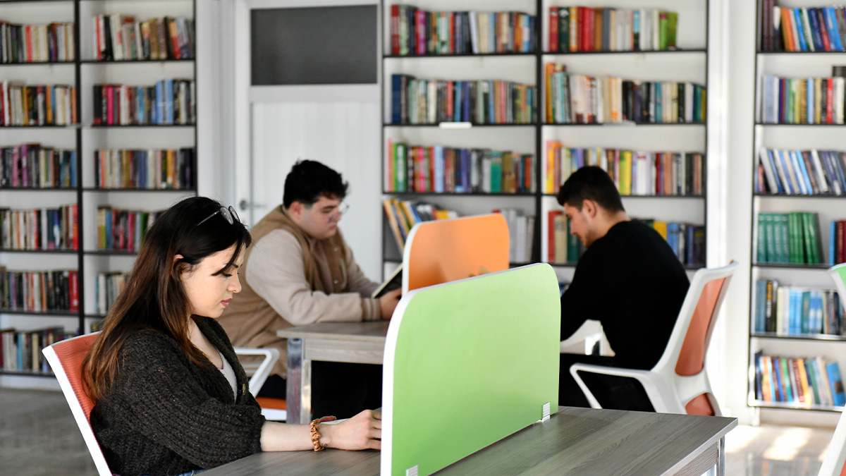 Cengiz Aytmatov Kütüphanesi açıldı