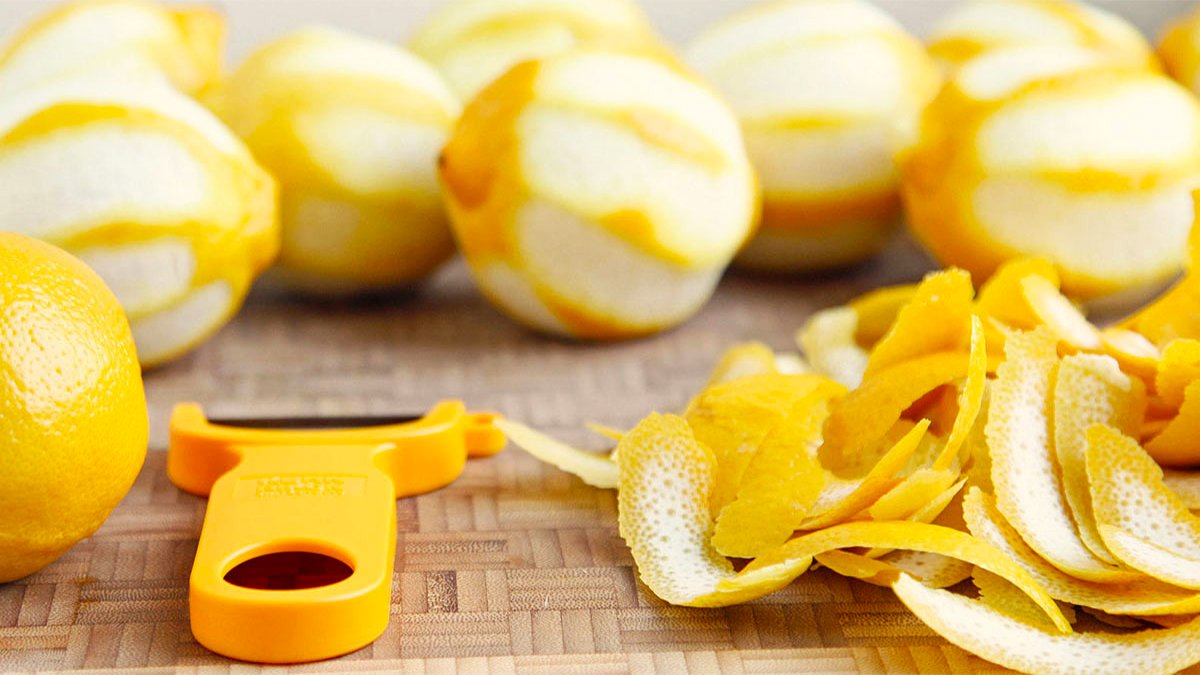 Limon kabuklarını atmak yerini bunu yapın! Çöpe attığınız için pişman olacaksınız!