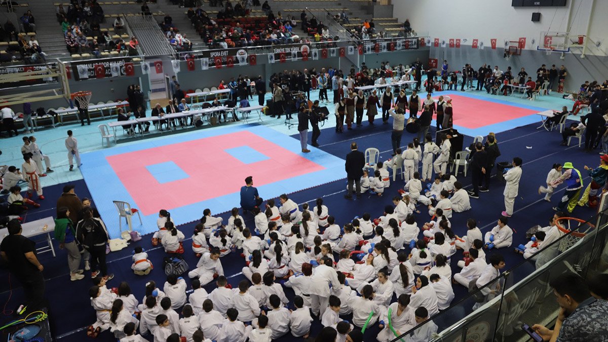 Kartal Belediyesi Dostluk Müsabakası’na ev sahipliği yaptı