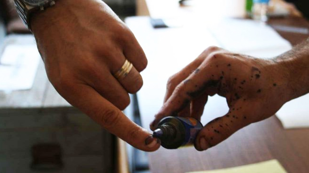 AK Parti'den ‘Parmak mührü geri gelsin’ diyen muhalefete: Burası Uganda değil